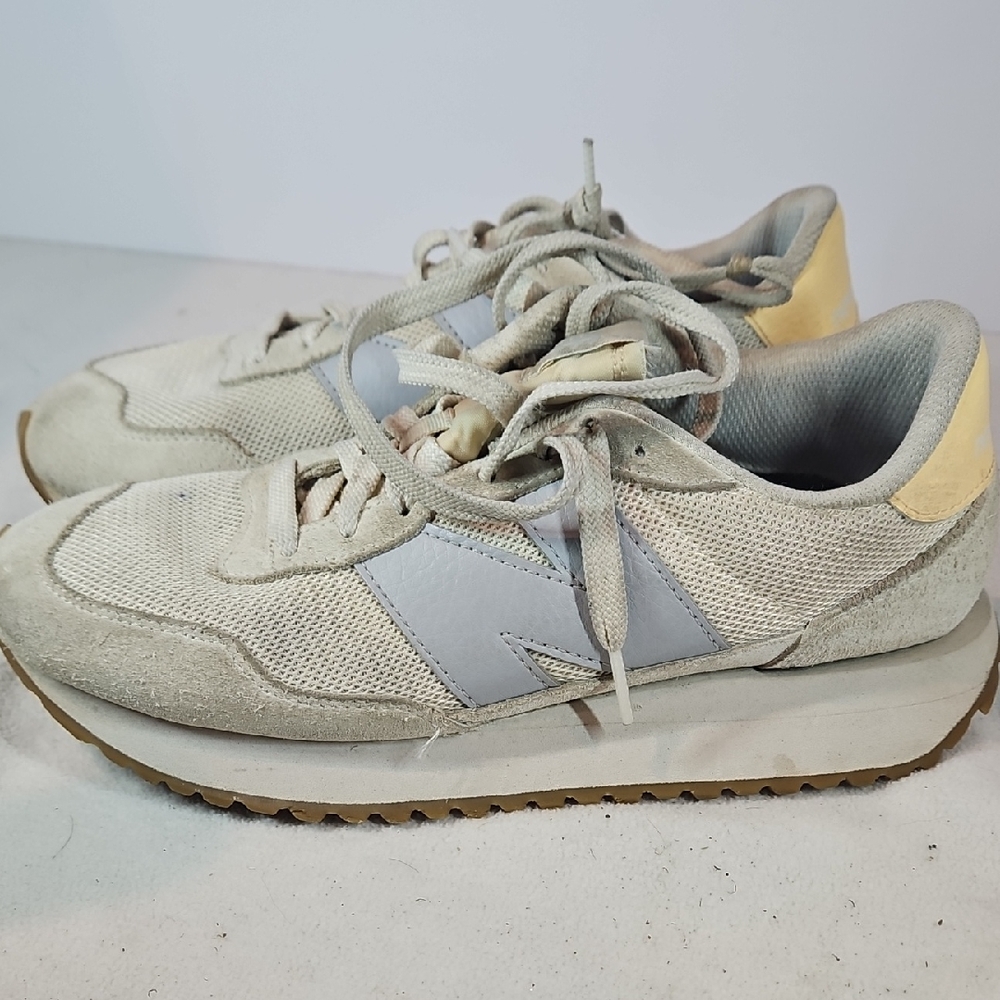 New Balance Women's Sneakers in Cream and Light Gray